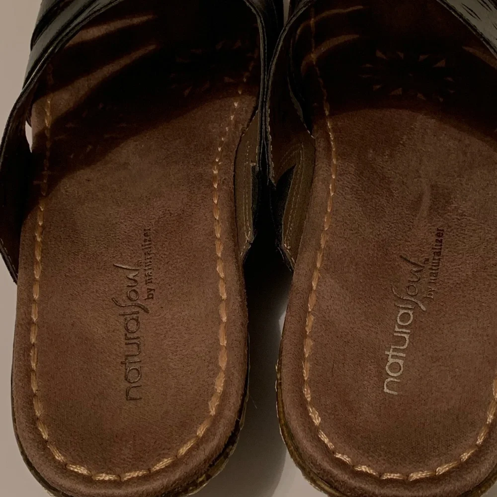 NATURAL SOUL BY NATURALIZER Black Wedge Open Toe Mules Sandals Size 10M